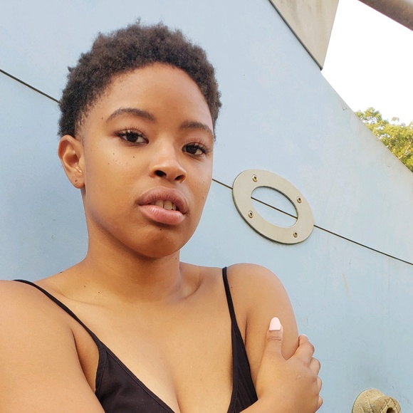 helloanika